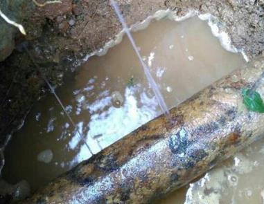 青县楼顶渗水维修公司分享下地暖漏水的原因及检测方法。